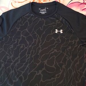 Under Armour Men's Black Shirt Size Small